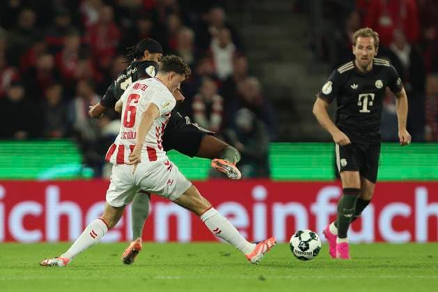 Eric Martel (1. FC Koeln) und Serge Gnabry (FC Bayern München) im Zweikampf waehrend des DFB-Pokal Spiels 1.FC Köln v FC Bayern München, RheinEnergieStadion am 29. October 2025 in Köln, Deutschland. (Foto von Oliver Kaelke DeFodi Images) +++ Eric Martel (1. FC Koeln) und Serge Gnabry (FC Bayern München) battle for the ball during the DFB-Pokal match between 1.FC Köln v FC Bayern München at RheinEnergieStadion on October 29, 2025 in Cologne, Germany. (Photo by Oliver Kaelke DeFodi Images) (Photo by Oliver Kaelke DeFodi Images) Eric Martel 1 FC Koeln and Serge Gnabry FC Bayern München in a duel during the DFB Pokal match 1 FC Köln v FC Bayern München, RheinEnergieStadion on October 29, 2025 in Cologne, Germany Photo by Oliver Kaelke DeFodi Images Eric Martel 1 FC Koeln und Serge Gnabry FC Bayern München battle for the ball during the DFB Pokal match between 1 FC Köln v FC Bayern München at RheinEnergieStadion on October 29, 2025 in Cologne, Germany Photo by Oliver Kaelke DeFodi Images Photo by Oliver Kaelke DeFodi Images