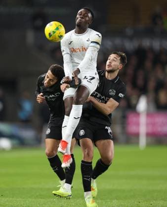 Zeidane Inoussa of Swansea City in between Rico Lewis and Nico Gonzalez of Manchester City Swansea City v Manchester City, EFL Carabao Cup, Fourth Round, Football, Swansea.com Stadium, Swansea, UK - 29 Oct 2025Swansea Swansea.com Stadium United Kingdom EDITORIAL USE ONLY No use with unauthorised audio, video, data, fixture lists, club league logos or live services. Online in-match use limited to 120 images, no video emulation. No use in betting, games or single club league player publications. Copyright: xKieranxMcManus Shutterstockx 15627840v
