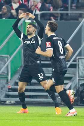 DUESSELDORF, GERMANY - OCTOBER 29: Celebration of Vincenzo Grifo (SC Freiburg, 32) after scoring the second goal making it 2:0 for his team during the DFB Pokal match between Fortuna Duesseldorf and SC Freiburg in the second round of DFB Pokal at Merkur-Spiel-Arena on October 29, 2025 in Duesseldorf, Germany. DFL regulations prohibit any use of photographs as image sequences and or quasi-video NRW Deutschland Copyright: xBEAUTIFULxSPORTS Meuselx