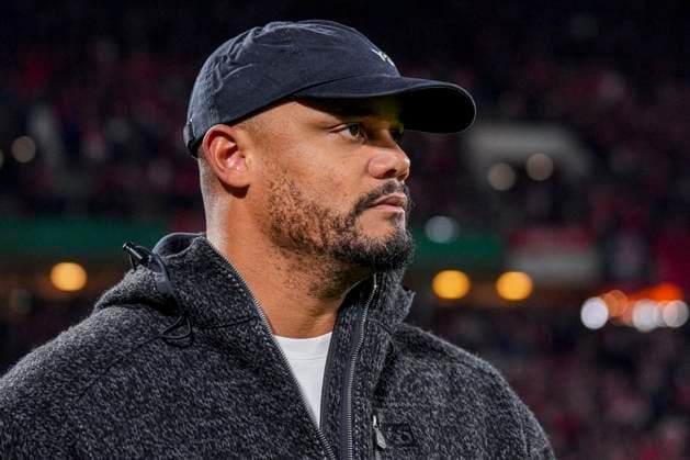 COLOGNE, GERMANY - OCTOBER 29: Bayern Munchen head coach Vincent Kompany looks on during the DFB Cup match between 1. FC Koln and FC Bayern Munchen at RheinEnergieStadion on October 29, 2025 in Cologne, Germany. (Photo by Rene Nijhuis) SPO  Copyright: xRenexNijhuis