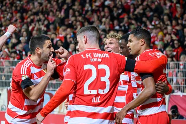 in the picture v l goal to 1 0 by Leopold Querfeld 1 FC Union , goal, hit, jubilation, goal celebration, joy, enthusiasm, celebrates, GER, Berlin, 1 FC Union Berlin vs Arminia Bielefeld DFB Pokal , Bundesliga, football, DFB, season 2025 2026, Alte Foersterei, DFB DFL REGULATIONS PROHIBIT ANY USE OF PHOTOGRAPHS AS IMAGE SEQUENCES AND OR QUASI VIDEO, 29 10 25, Copyright: HMBxMedia UwexKoch