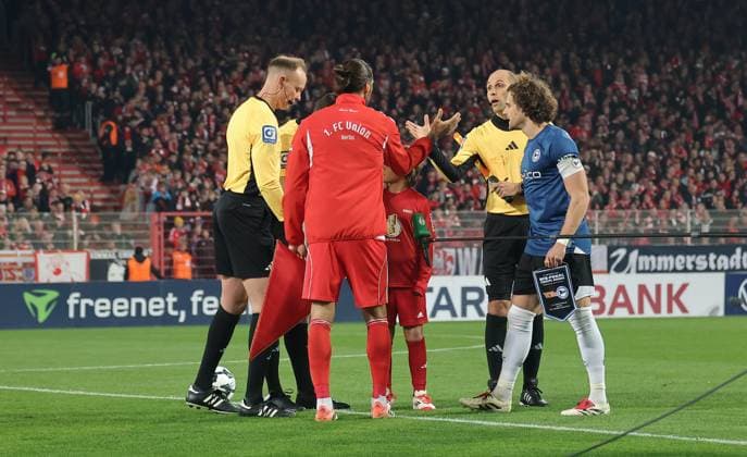 Referees Harm Osmers, Christopher Trimmel, Mael Corboz at side selection Sport Soccer Football DFB Pokal 2 Round Men Season 2025 2026 29 10 2025 1 FC Union Berlin FCU vs DSC Arminia Bielefeld DFL regulations prohibit any use of photographs as image sequences and or quasi video