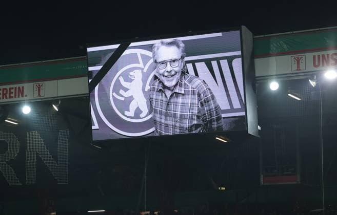 Choreography and minutes silence for Hans Joachim Lesching Sport Football Soccer DFB Pokal 2 Round Men Season 2025 2026 29 10 2025 1 FC Union Berlin FCU vs DSC Arminia Bielefeld DFL regulations prohibit any use of photographs as image sequences and or quasi video