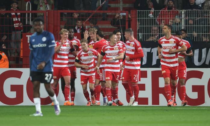 Union team cheers after 1 0 by Leopold Querfeld joy emotion jubilation sport soccer soccer DFB Pokal 2 round men season 2025 2026 29 10 2025 1 FC Union Berlin FCU vs DSC Arminia Bielefeld DFL regulations prohibit any use of photographs as image sequences and or quasi video