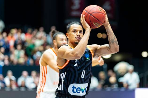 29 10 2025, xomx, Basketball BKT EuroCup 2025 2026, NINERS Chemnitz ratiopharm ulm v l Nelson Weidemann Ratiopharm Ulm on the ball Chemnitz