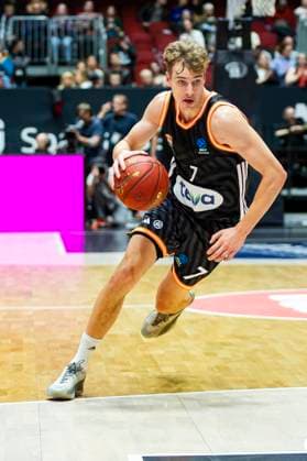29 10 2025, xomx, Basketball BKT EuroCup 2025 2026, NINERS Chemnitz ratiopharm ulm v l Tobias Jensen Ratiopharm Ulm on the ball single image, cropped image, Chemnitz