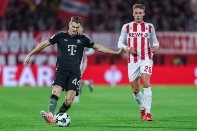 Soccer DFB Pokal 2 Round 1 FC Köln FC Bayern München on 29 10 2025 at RheinEnergieStadion in Cologne Josip Stanisic Munich , left Sebastian Sebulonsen Cologne , right DFB regulations prohibit any use of photographs as image sequences and or quasi video xJRx