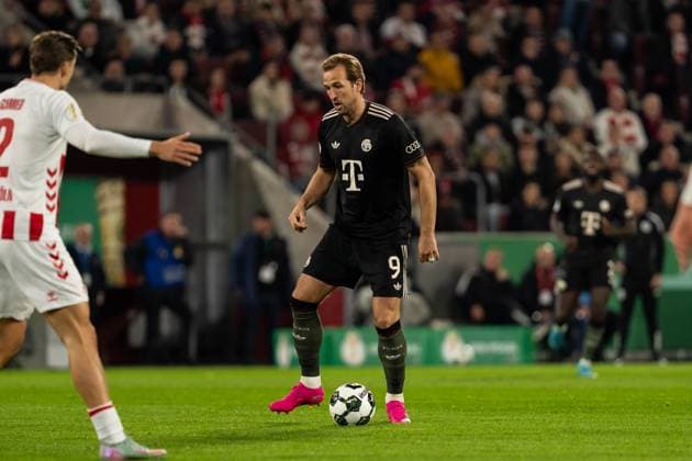 GER, DFB Pokal 2 Runde, 1 FC Köln vs FC Bayern München Muenchen 29 10 2025, RheinEnergieSTADION, Köln, GER, DFB Pokal 2 Runde, 1 FC Köln vs FC Bayern München Muenchen im Bild Harry Kane FC Bayern München Muenchen, 9 Einzelaktion, Ball am Fuss, Ganzkörper, ganzer Körper nordphotoxGmbHxx xChristianxSchulze nph000300