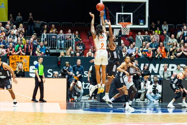 29 10 2025, xomx, Basketball BKT EuroCup 2025 2026, NINERS Chemnitz ratiopharm ulm v l Nike Sibande Niners Chemnitz on the ball Chemnitz