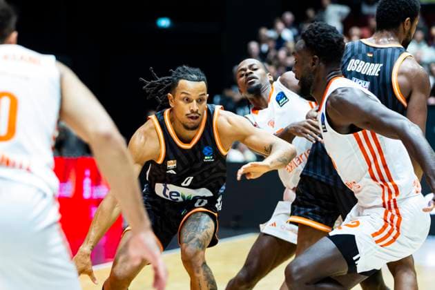 29 10 2025, xomx, Basketball BKT EuroCup 2025 2026, NINERS Chemnitz ratiopharm ulm v l Nelson Weidemann Ratiopharm Ulm on the ball Chemnitz