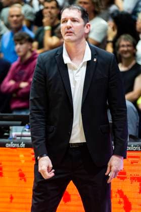 29 10 2025, xomx, Basketball BKT EuroCup 2025 2026, NINERS Chemnitz ratiopharm ulm v l Ty Harrelson Ratiopharm Ulm coach Chemnitz