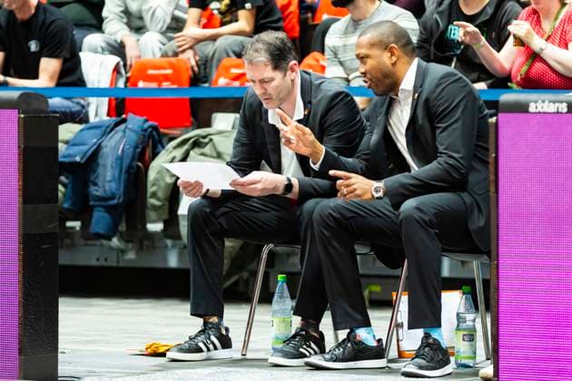 29 10 2025, xomx, Basketball BKT EuroCup 2025 2026, NINERS Chemnitz ratiopharm ulm v l Ty Harrelson Ratiopharm Ulm coach Chemnitz