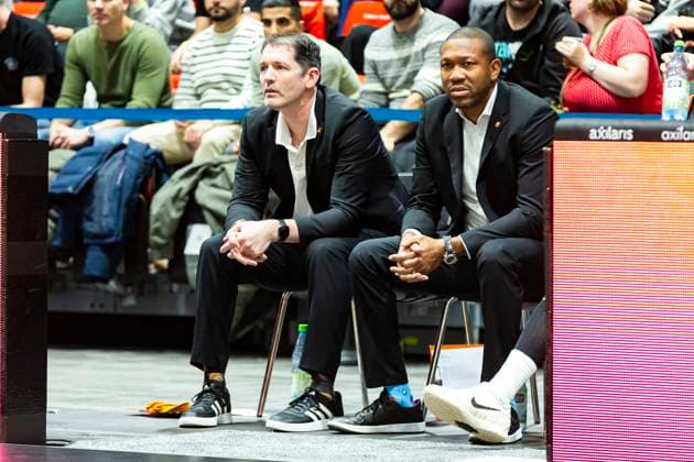 29 10 2025, xomx, Basketball BKT EuroCup 2025 2026, NINERS Chemnitz ratiopharm ulm v l Ty Harrelson Ratiopharm Ulm coach Chemnitz