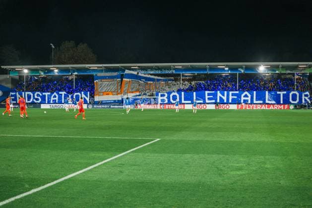 29 10 2025, xhettx, Fußball DFB Pokal 2 Runde, SV Darmstadt 98 FC Schalke 04 v l Choreo Heimkurve DFL DFB REGULATIONS PROHIBIT ANY USE OF PHOTOGRAPHS as IMAGE SEQUENCES and or QUASI VIDEO Darmstadt