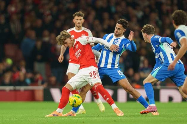 Arsenal v Brighton & Hove Albion, Carabao Cup Max Dowman of Arsenal under pressure from Charalampos Kostoulas of Brighton & Hove Albion during the Arsenal v Brighton & Hove Albion Carabao Cup Round of 16 match at the Emirates Stadium, London, England on 29 October 2025 Credit: Dylan Hepworth Every Second Media Editorial use only. All images are copyright Every Second Media Limited. No images may be reproduced without prior permission. All rights reserved. Premier League and Football League images are subject to licensing agreements with Football DataCo Limited. see https: www.football-dataco.com Copyright: xIMAGO EveryxSecondxMediax ESM-1646-0024 DylanxHepworthx xEveryxSecondxMediax