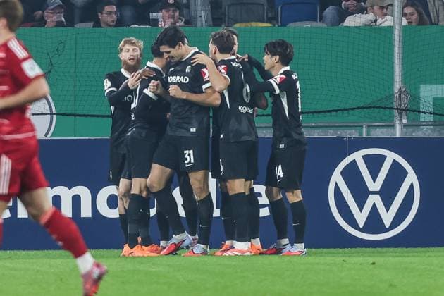 Sport, Football, DFB Pokal season 2025 2026 2nd round Fortuna Düsseldorf SC Freiburg 29 10 2025, MERKUR SPIEL ARENA Goal celebration SC Freiburg after the goal to 1 0 by Igor Matanovic SC Freiburg, 31 the players are happy Düsseldorf MERKUR SPIEL ARENA North Rhine-Westphalia Germany