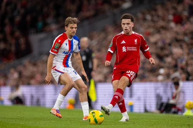 Football - Football League Cup - 4th Round - Liverpool FC v Crystal Palace FC LIVERPOOL, ENGLAND - Wednesday, October 29, 2025: Liverpool s Kieran Morrison (R) and Crystal Palace s Borna Sosa during the Football League Cup 4th Round match between Liverpool FC and Crystal Palace FC at Anfield. (Photo by David Rawcliffe Propaganda) LIVERPOOL Anfield MERSEYSIDE ENGLAND  Copyright: xDavidxRawcliffex P2025-10-29-Liverpool_Palace-22