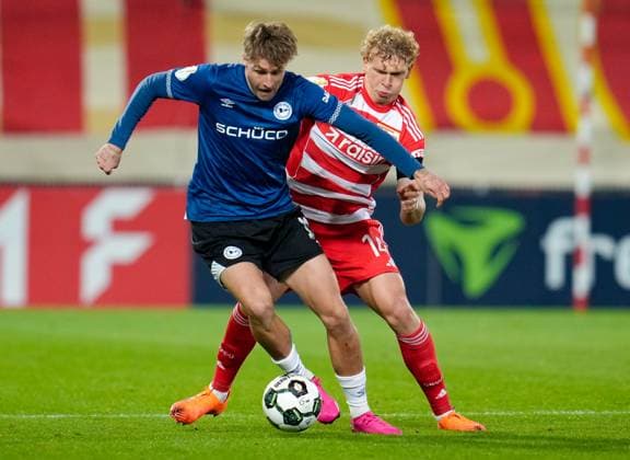 Joel Grodowski DSC Arminia Bielefeld, 11 vs Leopold Querfeld 1 FC Union Berlin, 14 GER, 1 FC Union Berlin vs DSC Arminia Bielefeld, Football, DFB Pokal, 2 Round, Season 2025 2026, 29 10 2025 DFL REGULATES PROHIBIT ANY USE OF PHOTOGRAPHS AS IMAGE SEQUENCES AND OR QUASI VIDEO GER, 1 FC Union Berlin vs DSC Arminia Bielefeld, Football, DFB Pokal, 2nd round, 2025 2026 season, 29 10 2025 Berlin Copyright: xEibner-Pressefoto ScottxColemanx EP_SCN