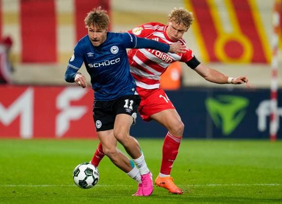 Joel Grodowski DSC Arminia Bielefeld, 11 vs Leopold Querfeld 1 FC Union Berlin, 14 GER, 1 FC Union Berlin vs DSC Arminia Bielefeld, Football, DFB Pokal, 2 Round, Season 2025 2026, 29 10 2025 DFL REGULATES PROHIBIT ANY USE OF PHOTOGRAPHS AS IMAGE SEQUENCES AND OR QUASI VIDEO GER, 1 FC Union Berlin vs DSC Arminia Bielefeld, Football, DFB Pokal, 2nd round, 2025 2026 season, 29 10 2025 Berlin Copyright: xEibner-Pressefoto ScottxColemanx EP_SCN