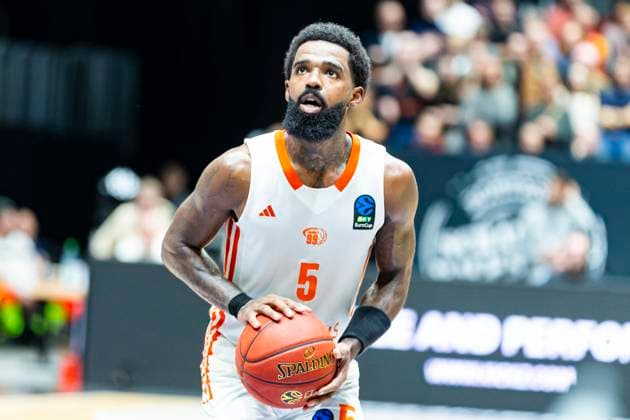 29 10 2025, xomx, Basketball BKT EuroCup 2025 2026, NINERS Chemnitz ratiopharm ulm v l Corey Davis Jr Niners Chemnitz on the ball single image, cropped image, Chemnitz