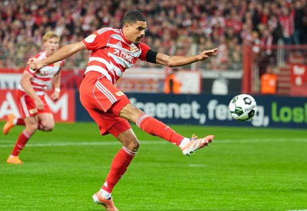 Danilho Doekhi 1 FC Union Berlin, 5 shoots on goal GER, 1 FC Union Berlin vs DSC Arminia Bielefeld, Football, DFB Pokal, 2nd round, 2025 2026 season, 29 10 2025 DFL REGULATES PROHIBIT ANY USE OF PHOTOGRAPHS AS IMAGE SEQUENCES AND OR QUASI VIDEO GER, 1 FC Union Berlin vs DSC Arminia Bielefeld, Football, DFB Pokal, 2nd round, 2025 2026 season, 29 10 2025 Berlin Copyright: xEibner-Pressefoto ScottxColemanx EP_SCN