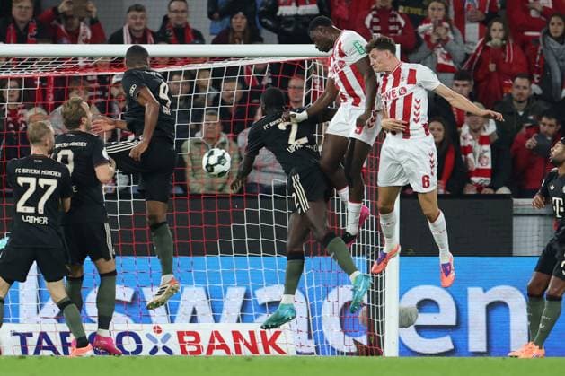 GER, DFB Pokal, 2 Runde, 1 FC Koeln vs FC Bayern Muenchen 29 10 2025, Rheinenergiestadion, , Koeln, GER, DFB Pokal, 2 Runde, 1 FC Koeln vs FC Bayern Muenchen, im Bild Torchance für Ragnar Ache FC Koeln 9 , nordphotoxGmbHx xMeuter nph00351