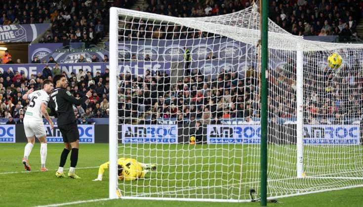 Cameron Burgess of Swansea City scores an own goal to make it 1-1 from a shot by Jà rà my Doku of Manchester City Swansea City v Manchester City, EFL Carabao Cup, Fourth Round, Football, Swansea.com Stadium, Swansea, UK - 29 Oct 2025Swansea Swansea.com Stadium United Kingdom EDITORIAL USE ONLY No use with unauthorised audio, video, data, fixture lists, club league logos or live services. Online in-match use limited to 120 images, no video emulation. No use in betting, games or single club league player publications. Copyright: xKieranxMcManus Shutterstockx 15627840af