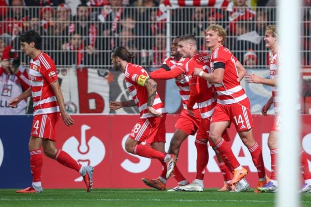 29 10 2025, xtgx, Fußball DFB Pokal 2 Runde Union Berlin Arminia Bielefeld emspor, v l Jubel nach dem 1 0 durch Leopold Querfeld Union Berlin, 14 DFL DFB REGULATIONS PROHIBIT ANY USE OF PHOTOGRAPHS as IMAGE SEQUENCES and or QUASI VIDEO Berlin