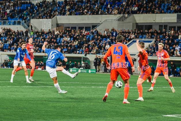 29 10 2025, xhettx, Fußball DFB Pokal 2 Runde, SV Darmstadt 98 FC Schalke 04 v l Hiroki Akiyama SV Darmstadt 98, 16 mit dem 1 0 DFL DFB REGULATIONS PROHIBIT ANY USE OF PHOTOGRAPHS as IMAGE SEQUENCES and or QUASI VIDEO Darmstadt