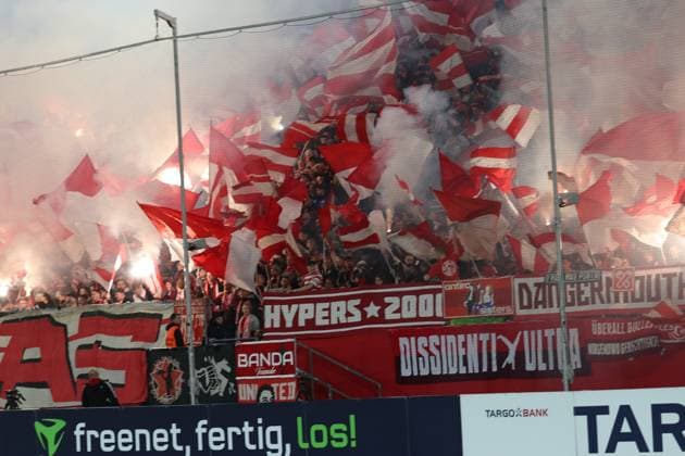 29 10 2025, xrekx, Fußball DFB Pokal 2 Runde, Fortuna Duesseldorf SC Freiburg v l Fortuna Fans ,Stimmung, Schals, Trikot, Fahne, Banner, Ultras, Zuschauer, Besucher, Choreo, Choreografie, atmosphere, spectators, Visitors DFL DFB REGULATIONS PROHIBIT ANY USE OF PHOTOGRAPHS as IMAGE SEQUENCES and or QUASI VIDEO Duesseldorf