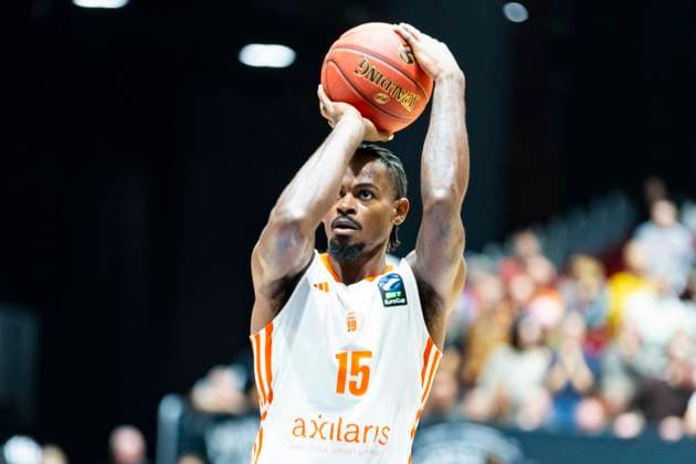 29 10 2025, xomx, Basketball BKT EuroCup 2025 2026, NINERS Chemnitz ratiopharm ulm v l Tyron Brewer Niners Chemnitz on the ball Portrait, Portraet, Chemnitz
