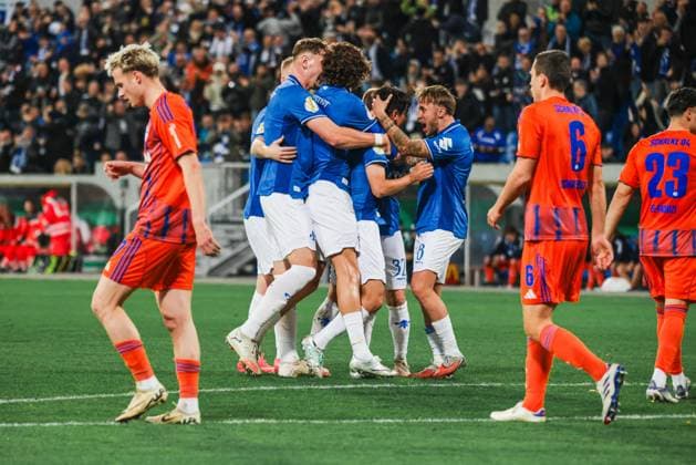 29 10 2025, xhettx, Fußball DFB Pokal 2 Runde, SV Darmstadt 98 FC Schalke 04 v l ubel über das 1 0 durch Hiroki Akiyama SV Darmstadt 98, 16 DFL DFB REGULATIONS PROHIBIT ANY USE OF PHOTOGRAPHS as IMAGE SEQUENCES and or QUASI VIDEO Darmstadt