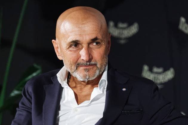 press conference, PK, Pressekonferenz To Present The New Amaro Montenegro Commercial Spot Starring The Two Icons Of Italian Football Francesco Totti And Luciano Spalletti In Milan Luciano Spalletti, an Italian football coach, is seen during the press conference to present the new Amaro Montenegro commercial starring the two icons of Italian football, Francesco Totti and Luciano Spalletti, at the Anteo Palazzo del Cinema in Milan, Italy, on October 28, 2025. Milan Italy  Copyright: xAlessandroxBremecx originalFilename:bremec-thepress251028_npY1s.jpg