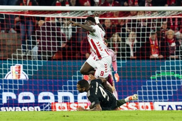 DFB Pokal 1 FC Koeln vs FC Bayern Muenchen, 29 10 2025 COLOGNE, GERMANY OCTOBER 29 Ragnar Ache 1 FC Koeln, 9 is stopped by Jonathan Tah FC Bayern Muenchen, 4 during the DFB Pokal match between 1 FC Koeln vs FC Bayern Muenchen at RheinEnergiestadion on matchday 2 of DFB Pokal on October 28, 2025 in Cologne, Germany DFB REGULATIONS PROHIBIT ANY USE OF PHOTOGRAPHS AS IMAGE SEQUENCES AND OR QUASI VIDEO Copyright: xBEAUTIFULxSPORTS Wunderlx