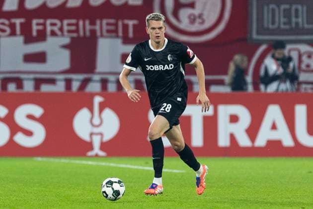 DFB Pokal, Fortuna Duesseldorf vs SC Freiburg, 29 10 2025 DUESSELDORF, GERMANY OCTOBER 29 Matthias Ginter SC Freiburg, 28 during the DFB Pokal match between Fortuna Duesseldorf and SC Freiburg in the second round of DFB Pokal at Merkur Spiel Arena on October 29, 2025 in Duesseldorf, Germany DFL regulations prohibit any use of photographs as image sequences and or quasi video Copyright: xBEAUTIFULxSPORTS Meuselx