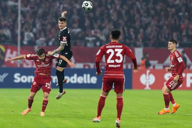 DFB Pokal, Fortuna Duesseldorf vs SC Freiburg, 29 10 2025 DUESSELDORF, GERMANY OCTOBER 29 Lukas Kuebler SC Freiburg, 17 , Florent Muslija Fortuna Duesseldorf, 24 during the DFB Pokal match between Fortuna Duesseldorf and SC Freiburg in the second round of DFB Pokal at Merkur Spiel Arena on October 29, 2025 in Duesseldorf, Germany DFL regulations prohibit any use of photographs as image sequences and or quasi video Copyright: xBEAUTIFULxSPORTS Meuselx