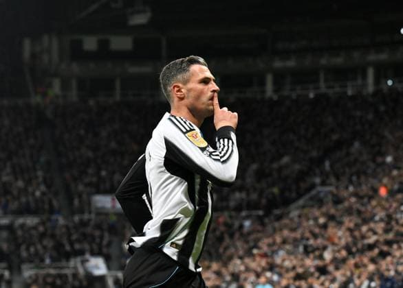 Fabian Schar of Newcastle United celebrates scoring their first goal Newcastle United v Tottenham Hotspur, EFL Carabao Cup, Fourth Round, Football, St James Park, Newcastle, UK - 29 Oct 2025Newcastle St James Park United Kingdom EDITORIAL USE ONLY No use with unauthorised audio, video, data, fixture lists, club league logos or live services. Online in-match use limited to 120 images, no video emulation. No use in betting, games or single club league player publications. Copyright: xRichardxLee Shutterstockx 15627852aw