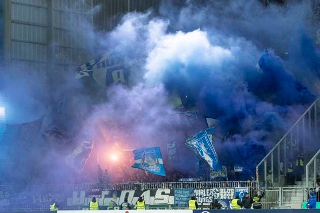 DFB Pokal SV Darmstadt 98 FC Schalke 04, 29 10 2025 Smoke, fog, pyro, pyrotechnics in the guest block with Schalke fans, SV Darmstadt 98 FC Schalke 04, Darmstadt, Merck Stadion am Böllenfalltor, 29 10 2025 Copyright: xBEAUTIFULxSPORTS Gawlikx