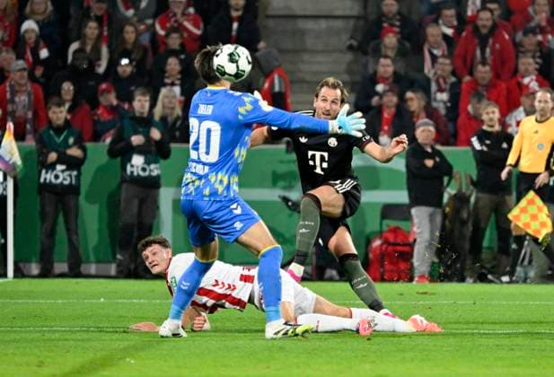 RheinEnergieStadion Köln, 29 10 2025, Soccer DFB Pokal Season 2025 26 2 Round, 1 FC Köln KOE vs FC Bayern Muenchen FCB Goal Harry Kane FCB DFB REGULATIONS PROHIBIT ANY USE OF PHOTOGRAPHS AS IMAGE SEQUENCES AND OR QUASI VIDEO