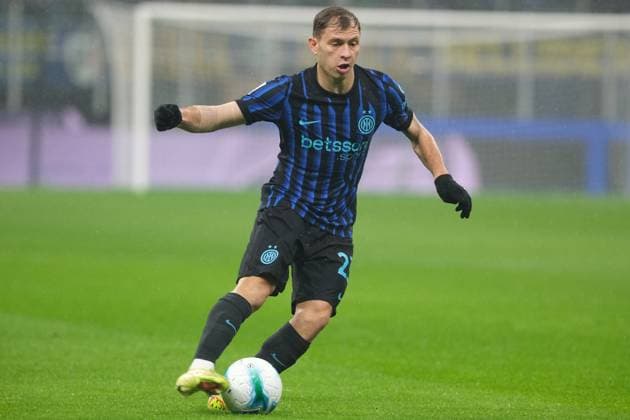Nicolo Barella of FC Internazionale carries the ball during the soccer match between FC Internazionale and ACF Fiorentina, MD9 of Serie A Enilive Italian soccer championship 2025 2026 at Giuseppe Meazza Stadium on October 29, 2025, Milan, Italy.  Copyright: xRobertoxTommasini IPAxSportx xipa-agency.netx xx IPA_67242162 IPA_Agency_IPA67242162