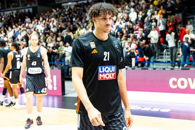 29 10 2025, xomx, Basketball BKT EuroCup 2025 2026, NINERS Chemnitz ratiopharm ulm v l The game is over The Niners from Chemnitz win the match with 89 78 Alec Anigbata Ratiopharm Ulm Chemnitz