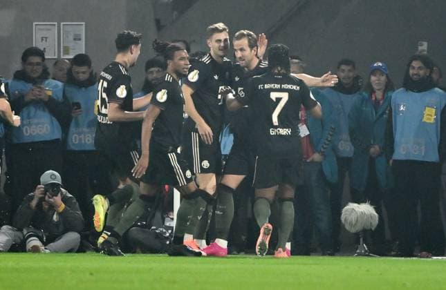 Bayern players celebrate the 1 2 of Harry Kane Bayern Muenchen , 2 v re 29 10 2025, Football DFB Pokal, Season 2025 2026, 2 Round, 1 FC Köln FC Bayern München DFB regulations prohibit any use of photographs as image sequences and or quasi video Koeln Rhein Energie Stadion Nordrhein Westfalen Germany Team2