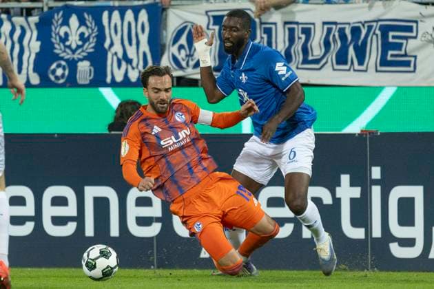 DFB Cup SV Darmstadt 98 FC Schalke 04, 29 10 2025 Patric Pfeiffer SV Darmstadt 98 6 Kenan Karaman FC Schalke 04 19 in a duel for the ball, SV Darmstadt 98 FC Schalke 04, Darmstadt, Merck Stadion am Böllenfalltor, 29 10 2025 Copyright: xBEAUTIFULxSPORTS Gawlikx