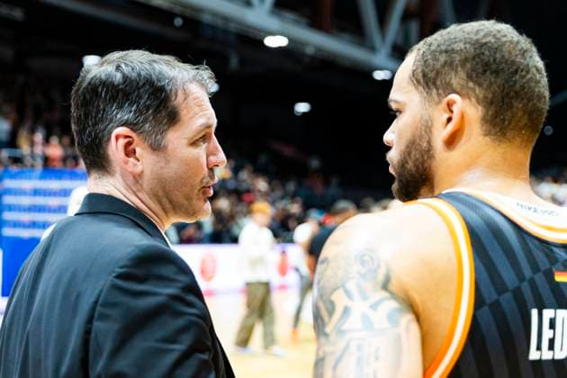 29 10 2025, xomx, Basketball BKT EuroCup 2025 2026, NINERS Chemnitz ratiopharm ulm v l The game is over The Niners from Chemnitz win the match with 89 78 Ty Harrelson Ratiopharm Ulm coach , Christopher Ledlum Ratiopharm Ulm Chemnitz