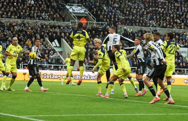 Newcastle Upon Tyne, England, 29th October 2025. Fabian Schar (C) of Newcastle United heads the first goal during the Newcastle United vs Tottenham Hotspur Carabao Cup match at St. James Park, Newcastle Upon Tyne. Picture credit should read: Nigel Roddis Sportimage EDITORIAL USE ONLY. No use with unauthorised audio, video, data, fixture lists, club league logos or live services. Online in-match use limited to 120 images, no video emulation. No use in betting, games or single club league player publications. SPI_019_NR_NEWC_TOTE SPI-4248-0019