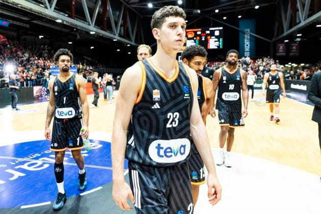 29 10 2025, xomx, Basketball BKT EuroCup 2025 2026, NINERS Chemnitz ratiopharm ulm v l The game is over The Niners from Chemnitz win the match with 89 78 Diego Garavaglia Ratiopharm Ulm Chemnitz