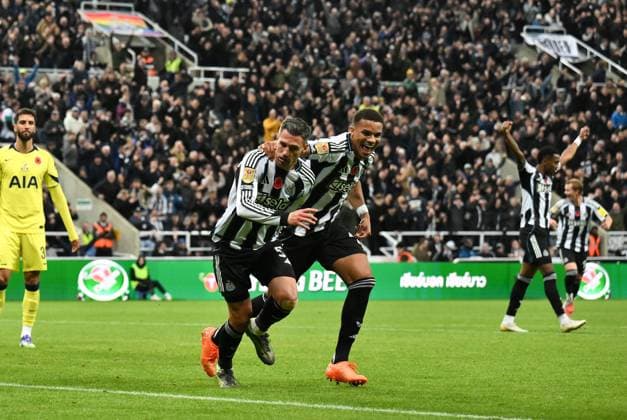 Fabian Schar of Newcastle United celebrates scoring their first goal Newcastle United v Tottenham Hotspur, EFL Carabao Cup, Fourth Round, Football, St James Park, Newcastle, UK - 29 Oct 2025Newcastle St James Park United Kingdom EDITORIAL USE ONLY No use with unauthorised audio, video, data, fixture lists, club league logos or live services. Online in-match use limited to 120 images, no video emulation. No use in betting, games or single club league player publications. Copyright: xRichardxLee Shutterstockx 15627852ay