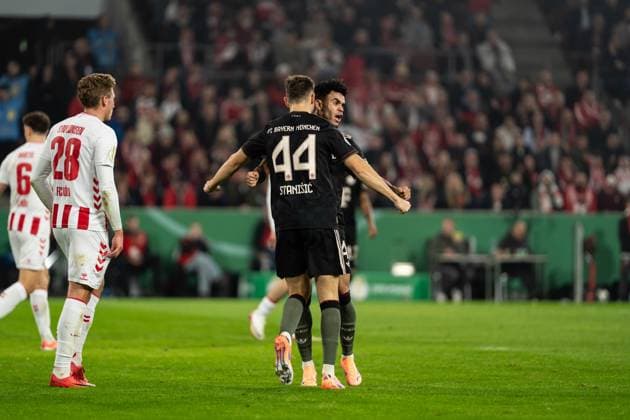 GER, DFB Pokal 2 Runde, 1 FC Köln vs FC Bayern München Muenchen 29 10 2025, RheinEnergieSTADION, Köln, GER, DFB Pokal 2 Runde, 1 FC Köln vs FC Bayern München Muenchen im Bild Tor, Torjubel zum 1 1 durch Luis Diaz Luis Diaz FC Bayern München Muenchen, 14 Josip StaniÅ¡ić Stanisic FC Bayern München Muenchen, 44 nordphotoxGmbHxx xChristianxSchulze nph000300
