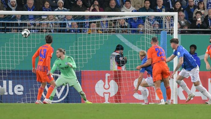 29 10 2025, xblx, Fußball DFB Pokal 2 Runde, SV Darmstadt 98 FC Schalke 04 v l Matej Maglica SV Darmstadt 98 , Goal scored, Tor zum 2 0 DFL DFB REGULATIONS PROHIBIT ANY USE OF PHOTOGRAPHS as IMAGE SEQUENCES and or QUASI VIDEO Darmstadt