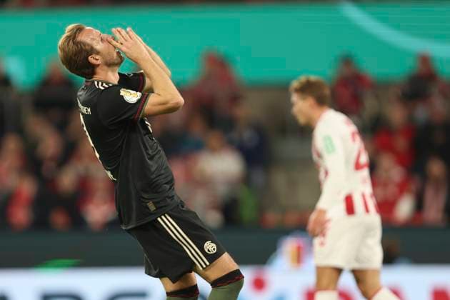 Harry Kane (FC Bayern München) gestikuliert, Gestik waehrend des DFB-Pokal Spiels 1.FC Köln v FC Bayern München, RheinEnergieStadion am 29. October 2025 in Köln, Deutschland. (Foto von Oliver Kaelke DeFodi Images) +++ Harry Kane (FC Bayern München) gestures during the DFB-Pokal match between 1.FC Köln v FC Bayern München at RheinEnergieStadion on October 29, 2025 in Cologne, Germany. (Photo by Oliver Kaelke DeFodi Images) (Photo by Oliver Kaelke DeFodi Images) Harry Kane FC Bayern Munich gestures, gestures during the DFB Pokal match 1 FC Köln v FC Bayern München, RheinEnergieStadion on October 29, 2025 in Cologne, Germany Photo by Oliver Kaelke DeFodi Images Harry Kane FC Bayern Munich gestures during the DFB Pokal match between 1 FC Köln v FC Bayern München at RheinEnergieStadion on October 29, 2025 in Cologne, Germany Photo by Oliver Kaelke DeFodi Images Photo by Oliver Kaelke DeFodi Images